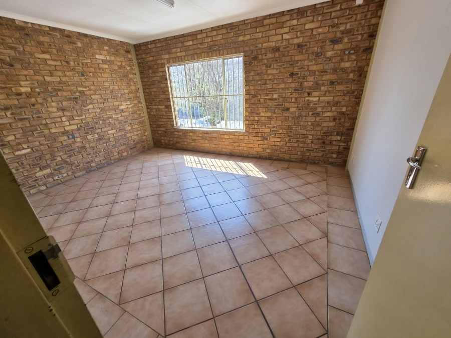 To Let Commercial Property for Rent in Hennopspark Gauteng