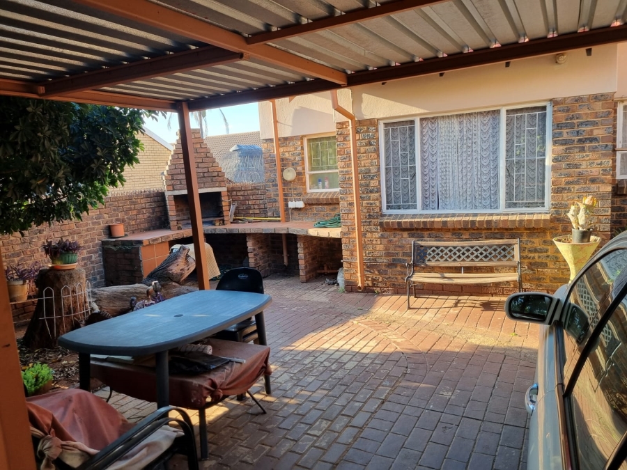 3 Bedroom Property for Sale in The Orchards Gauteng