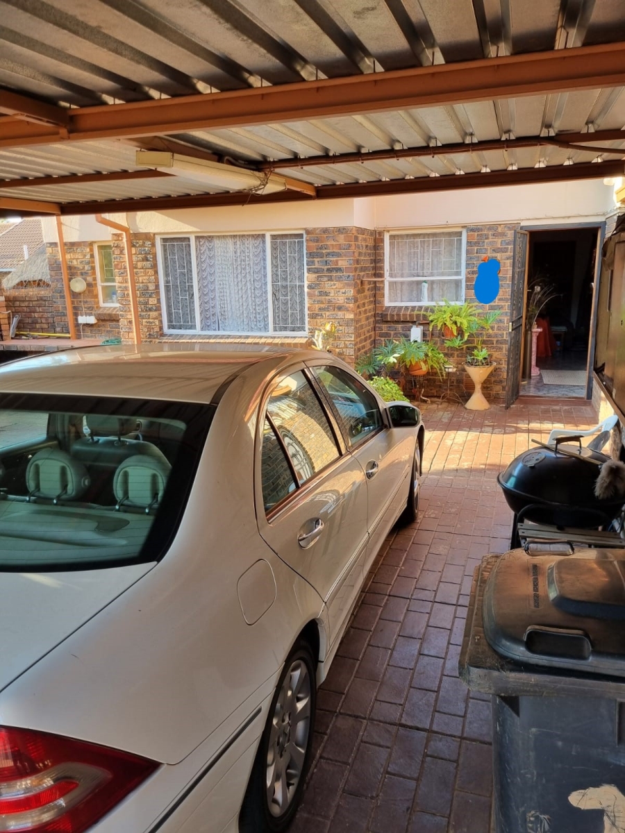 3 Bedroom Property for Sale in The Orchards Gauteng