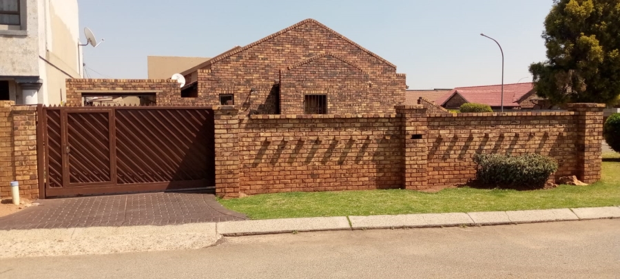 3 Bedroom Property for Sale in Spruit View Gauteng