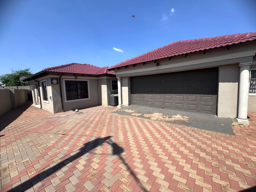6 Bedroom Property for Sale in Roodekop Gauteng