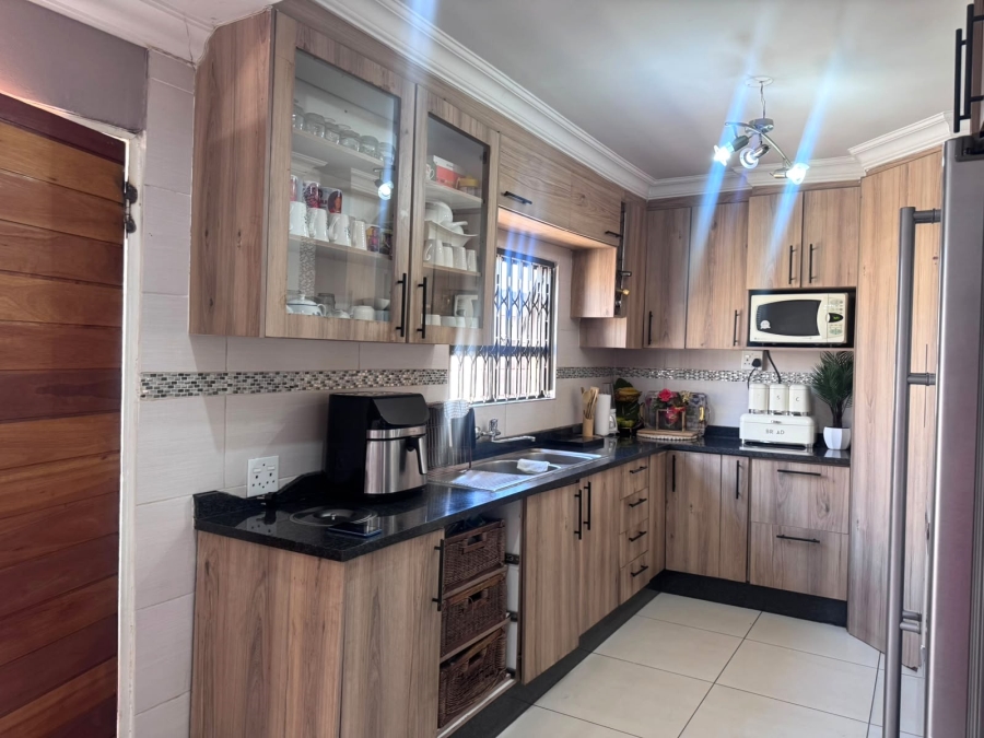 6 Bedroom Property for Sale in Roodekop Gauteng