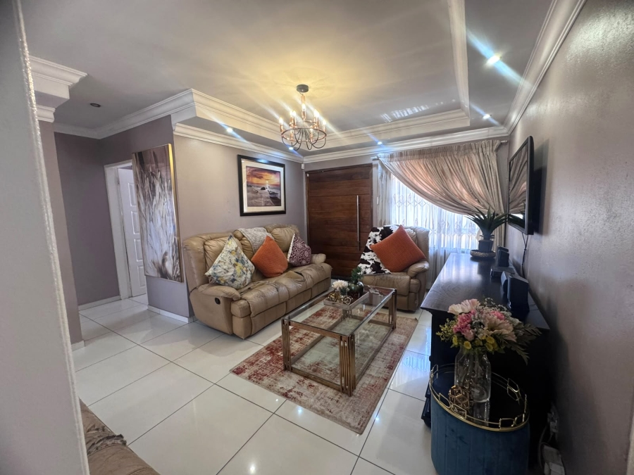 6 Bedroom Property for Sale in Roodekop Gauteng