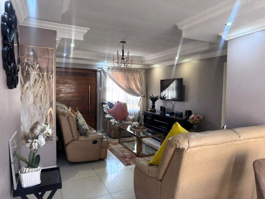 6 Bedroom Property for Sale in Roodekop Gauteng