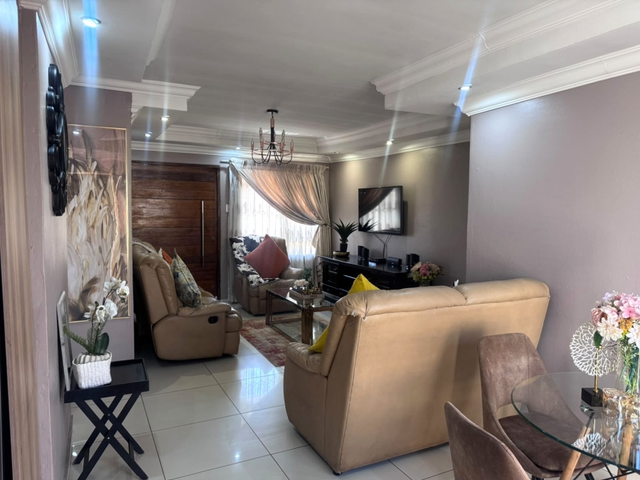 6 Bedroom Property for Sale in Roodekop Gauteng