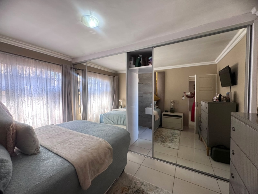 6 Bedroom Property for Sale in Roodekop Gauteng