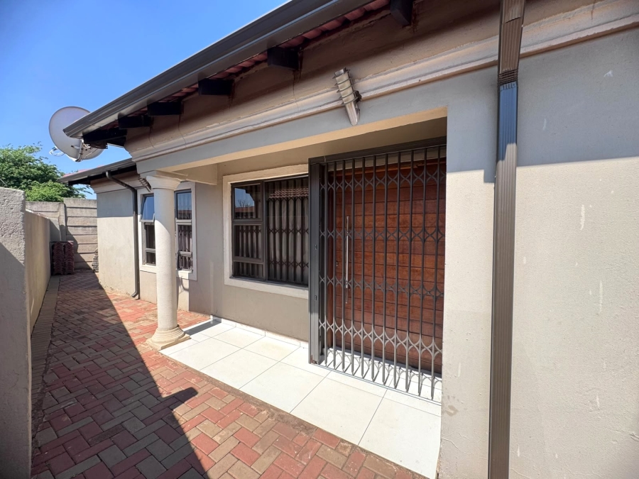 6 Bedroom Property for Sale in Roodekop Gauteng