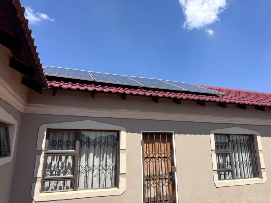 6 Bedroom Property for Sale in Roodekop Gauteng