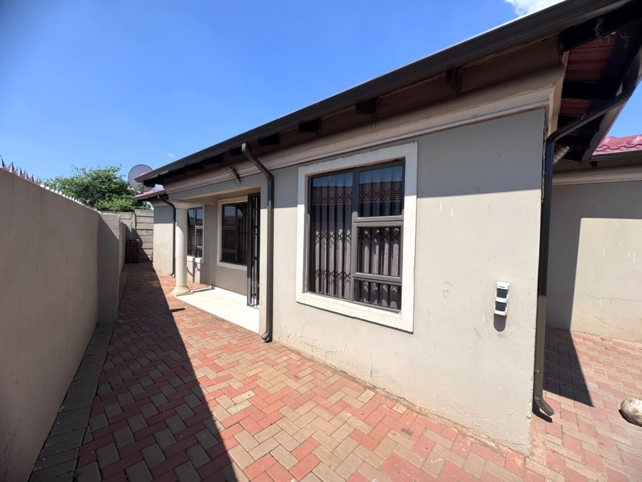 6 Bedroom Property for Sale in Roodekop Gauteng