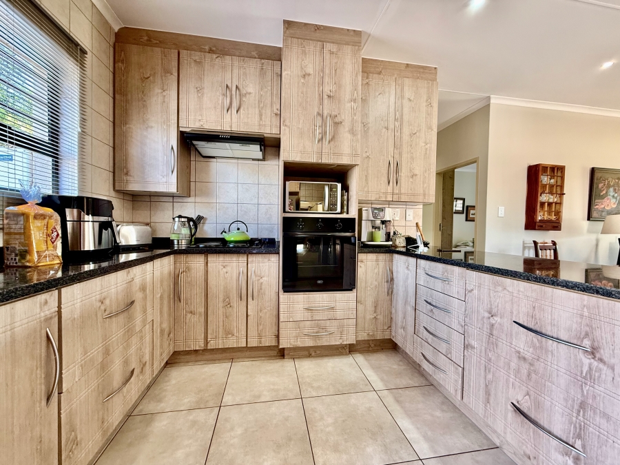 2 Bedroom Property for Sale in The Retreat Gauteng