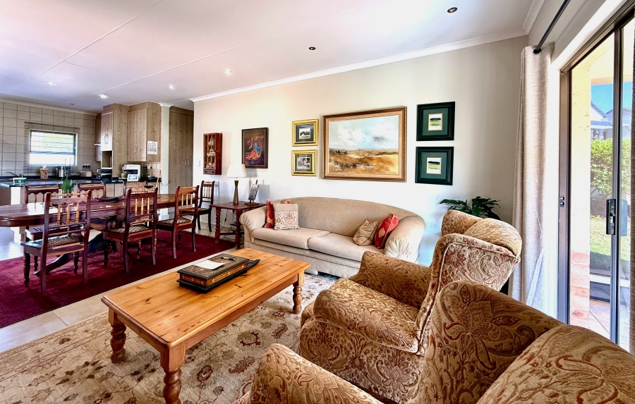 2 Bedroom Property for Sale in The Retreat Gauteng