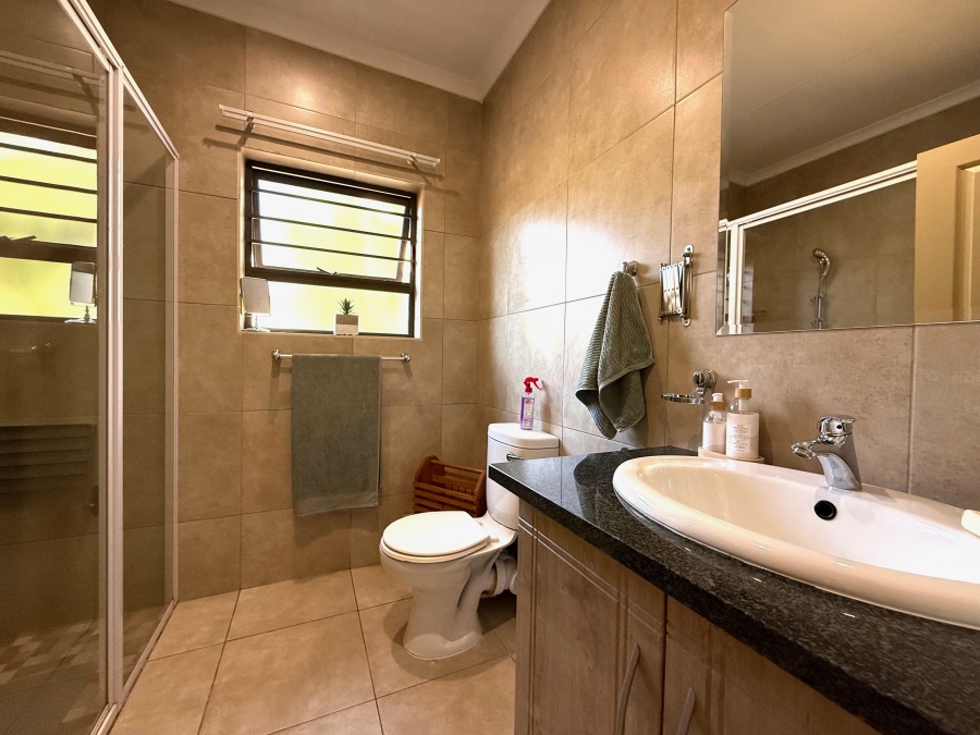 2 Bedroom Property for Sale in The Retreat Gauteng