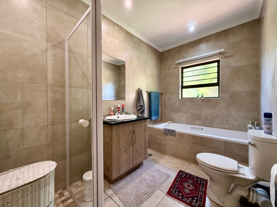 2 Bedroom Property for Sale in The Retreat Gauteng
