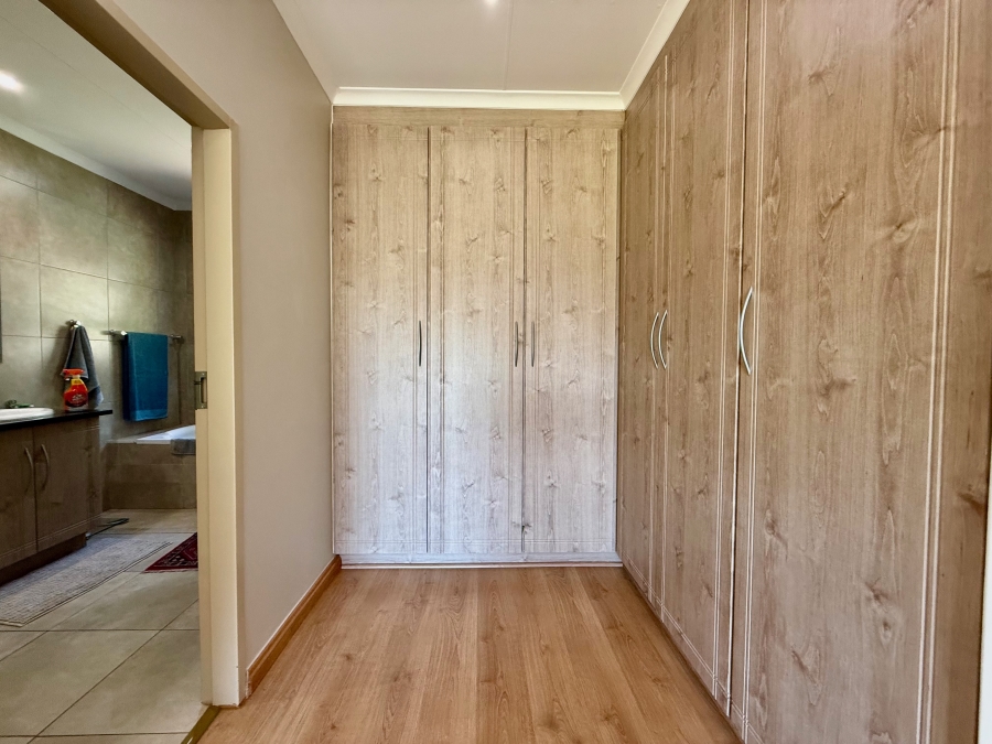 2 Bedroom Property for Sale in The Retreat Gauteng