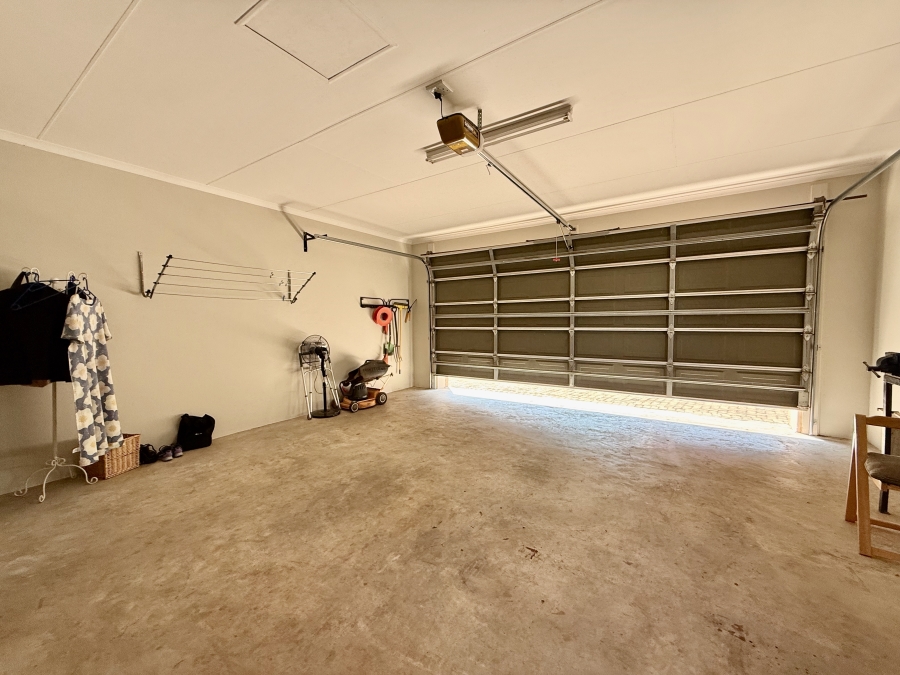 2 Bedroom Property for Sale in The Retreat Gauteng