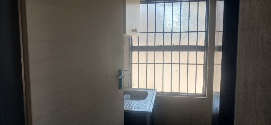 To Let Commercial Property for Rent in Chloorkop Gauteng