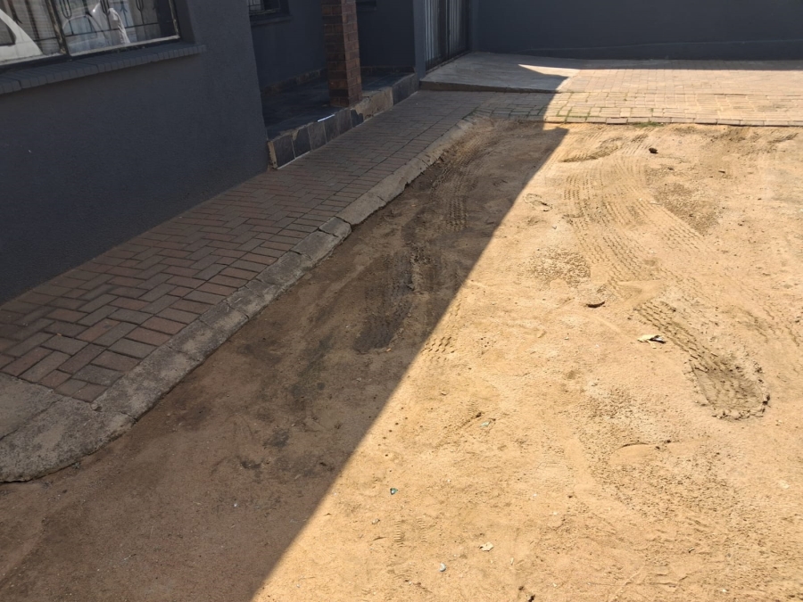 2 Bedroom Property for Sale in Tembisa Central Gauteng