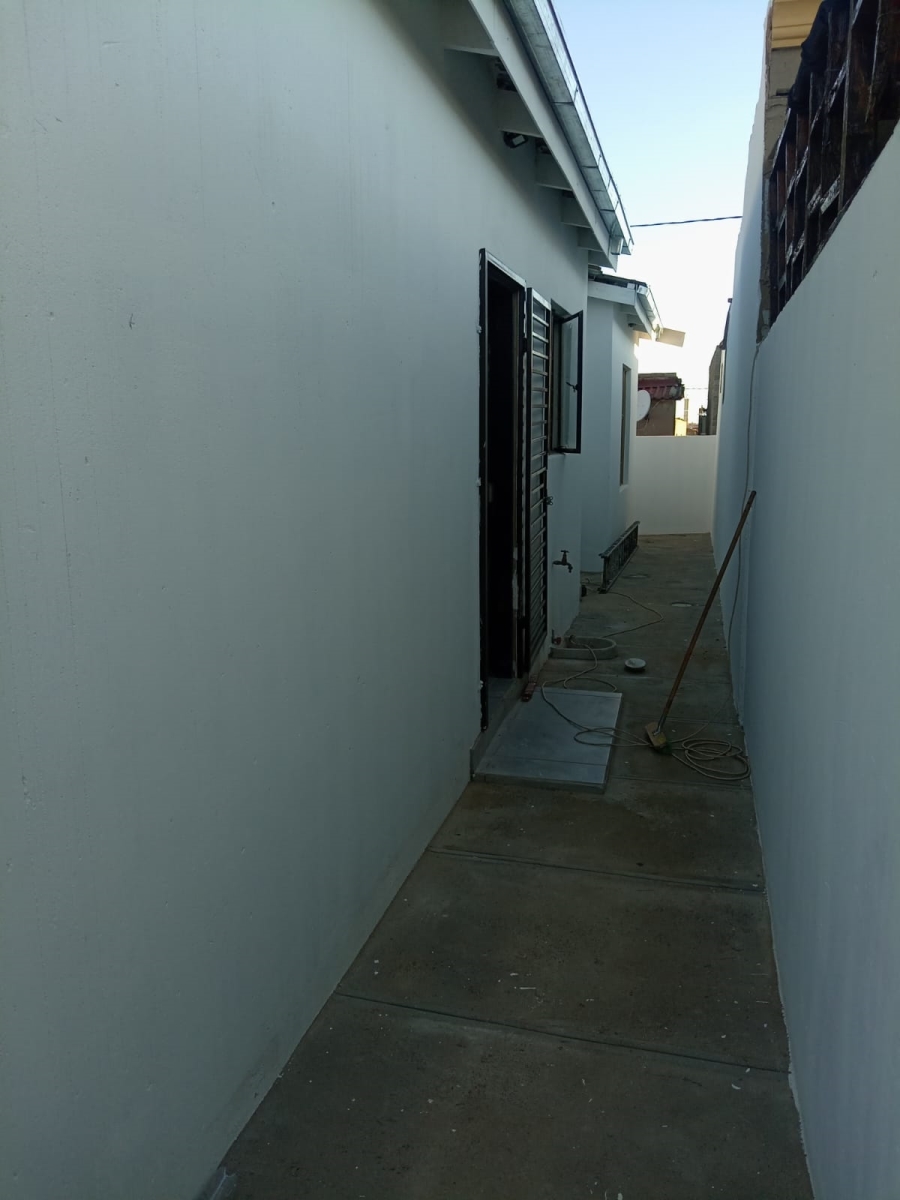 3 Bedroom Property for Sale in Lakeside Gauteng