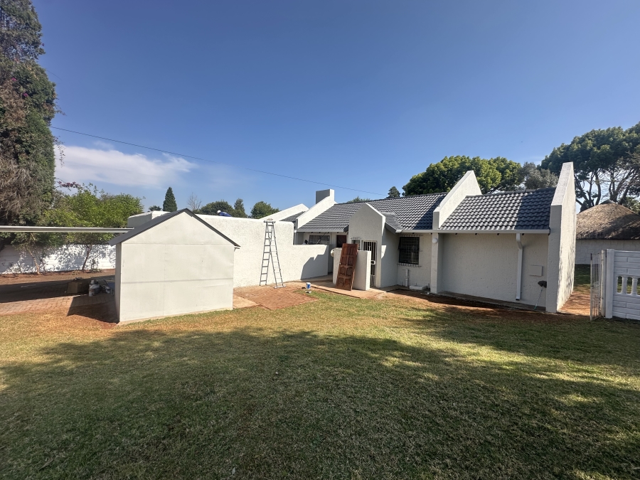 To Let 3 Bedroom Property for Rent in Roodekrans Gauteng