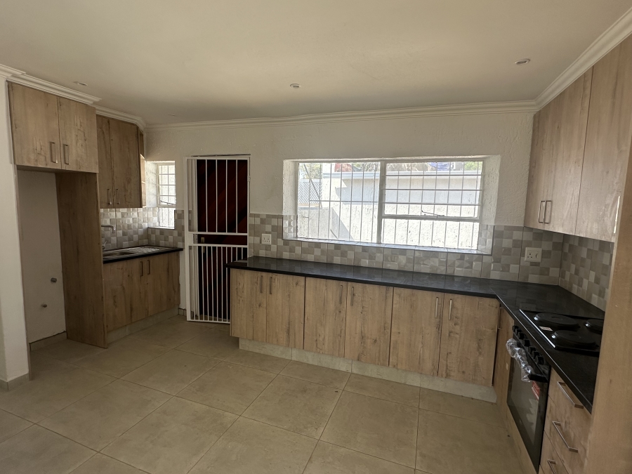 To Let 3 Bedroom Property for Rent in Roodekrans Gauteng