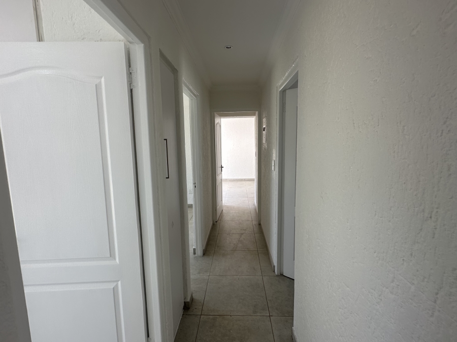 To Let 3 Bedroom Property for Rent in Roodekrans Gauteng
