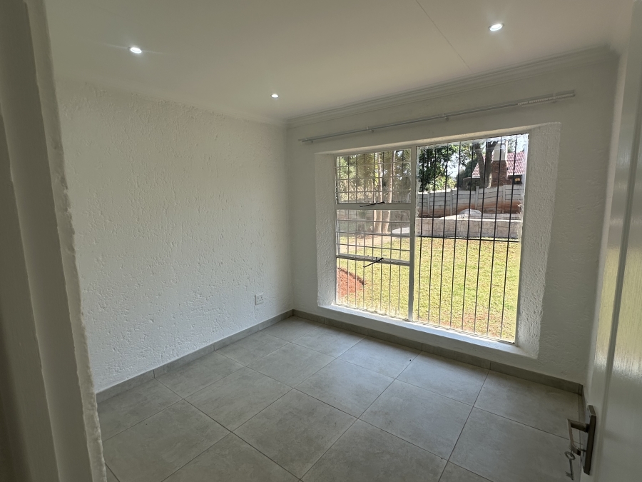 To Let 3 Bedroom Property for Rent in Roodekrans Gauteng