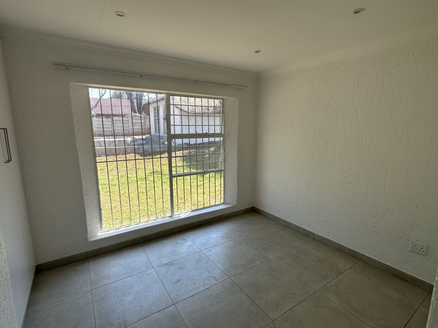 To Let 3 Bedroom Property for Rent in Roodekrans Gauteng