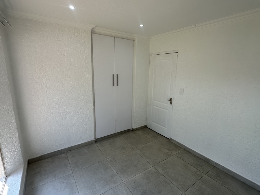 To Let 3 Bedroom Property for Rent in Roodekrans Gauteng