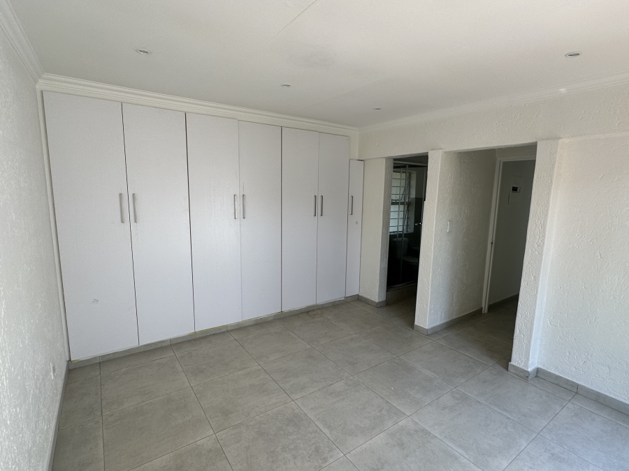 To Let 3 Bedroom Property for Rent in Roodekrans Gauteng