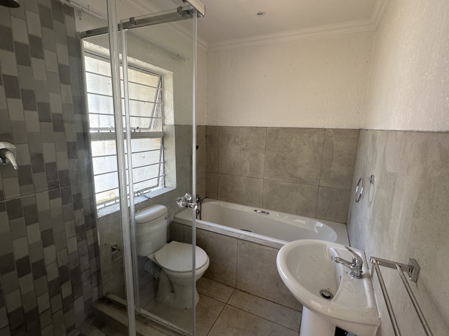 To Let 3 Bedroom Property for Rent in Roodekrans Gauteng