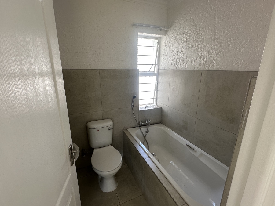 To Let 3 Bedroom Property for Rent in Roodekrans Gauteng