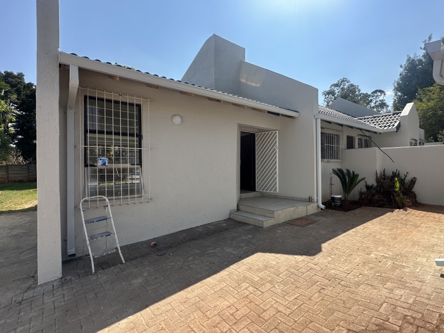 To Let 3 Bedroom Property for Rent in Roodekrans Gauteng