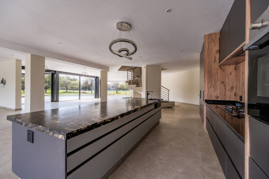 7 Bedroom Property for Sale in Woodhill Estate Gauteng