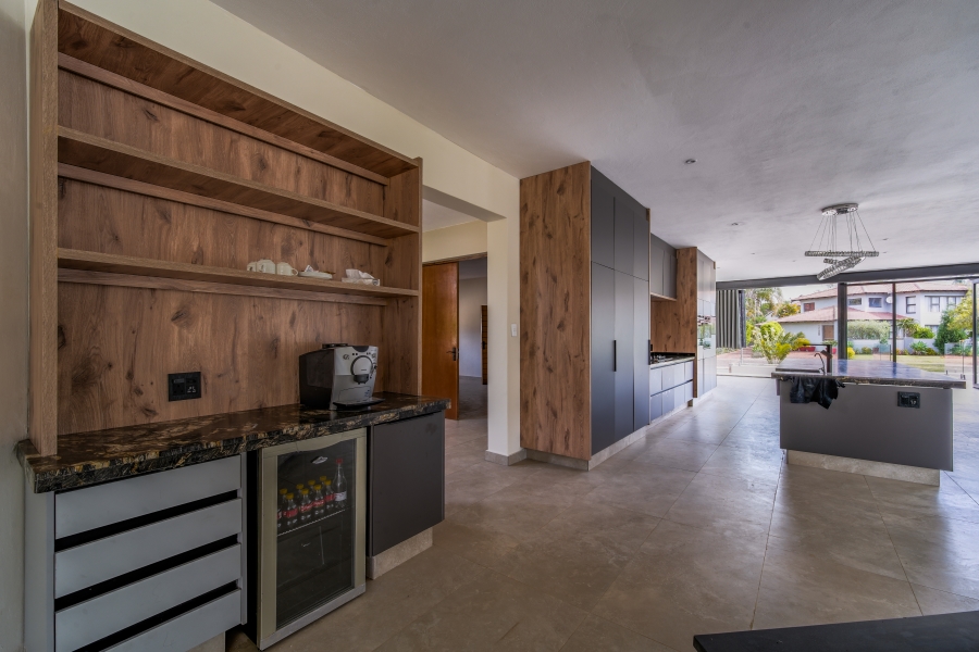 7 Bedroom Property for Sale in Woodhill Estate Gauteng