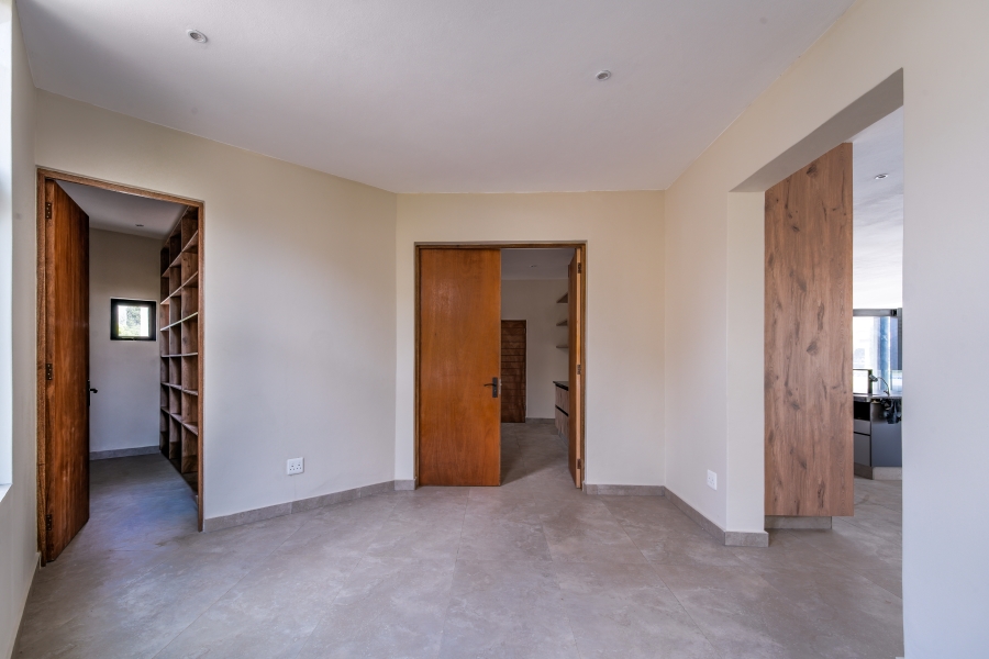 7 Bedroom Property for Sale in Woodhill Estate Gauteng