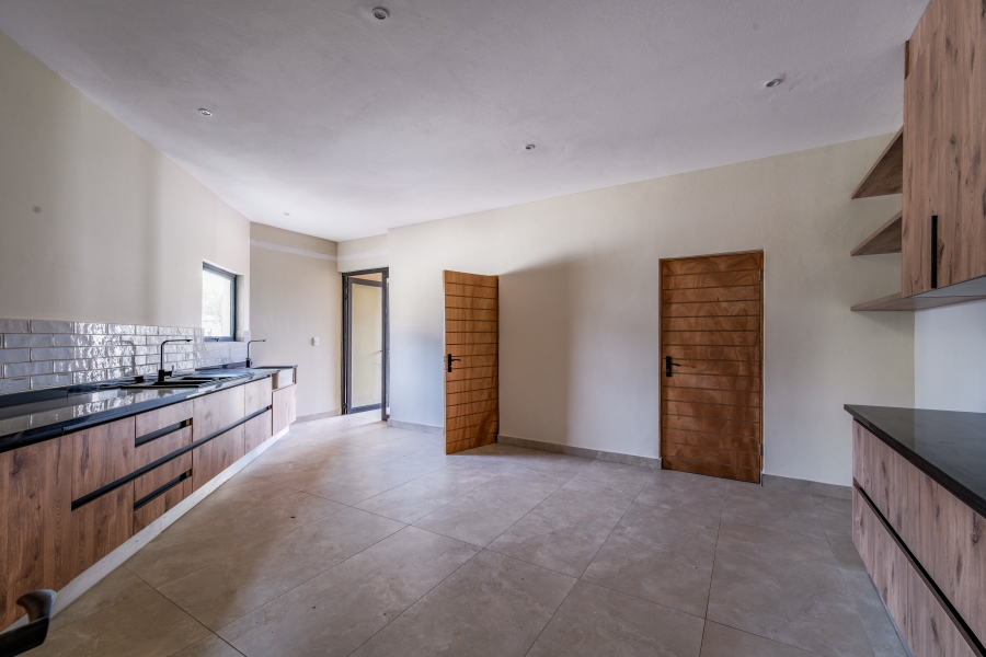 7 Bedroom Property for Sale in Woodhill Estate Gauteng