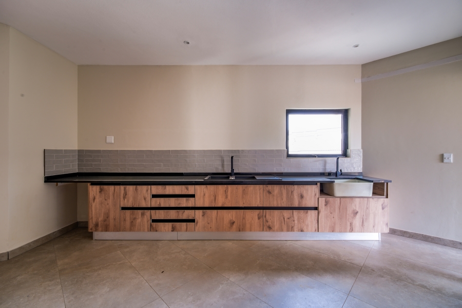 7 Bedroom Property for Sale in Woodhill Estate Gauteng