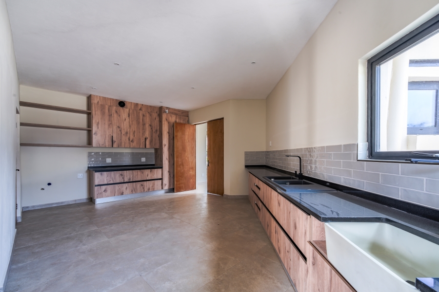 7 Bedroom Property for Sale in Woodhill Estate Gauteng