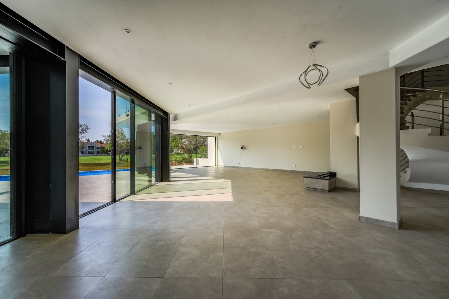 7 Bedroom Property for Sale in Woodhill Estate Gauteng