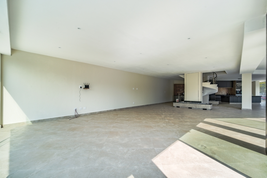 7 Bedroom Property for Sale in Woodhill Estate Gauteng