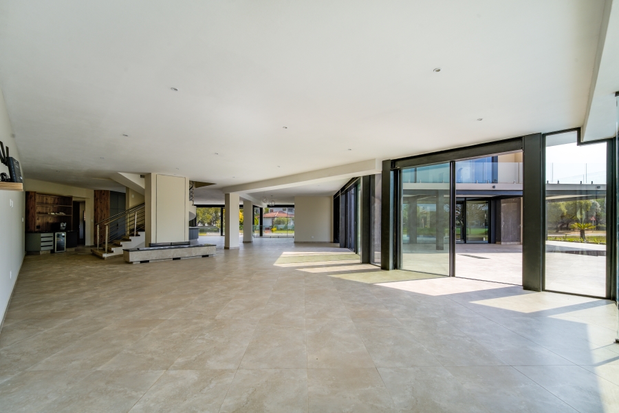 7 Bedroom Property for Sale in Woodhill Estate Gauteng