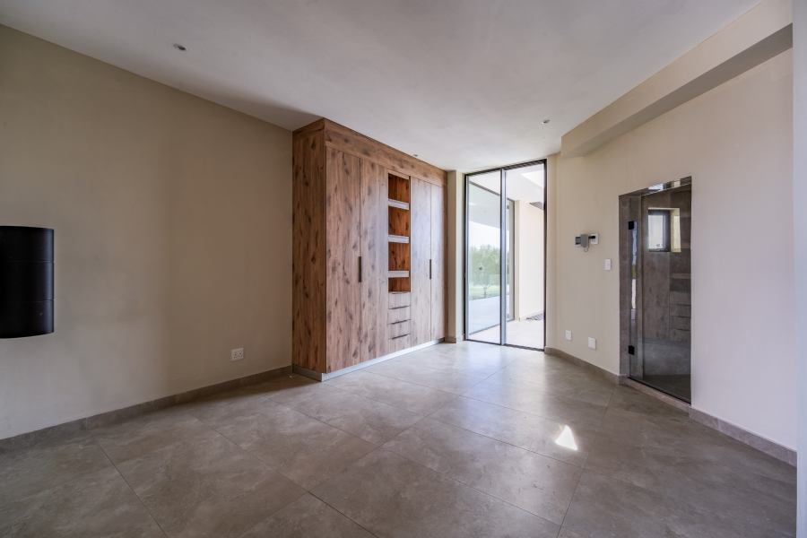 7 Bedroom Property for Sale in Woodhill Estate Gauteng