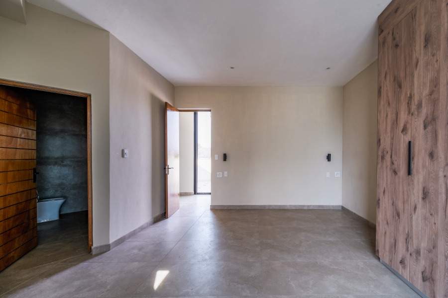 7 Bedroom Property for Sale in Woodhill Estate Gauteng