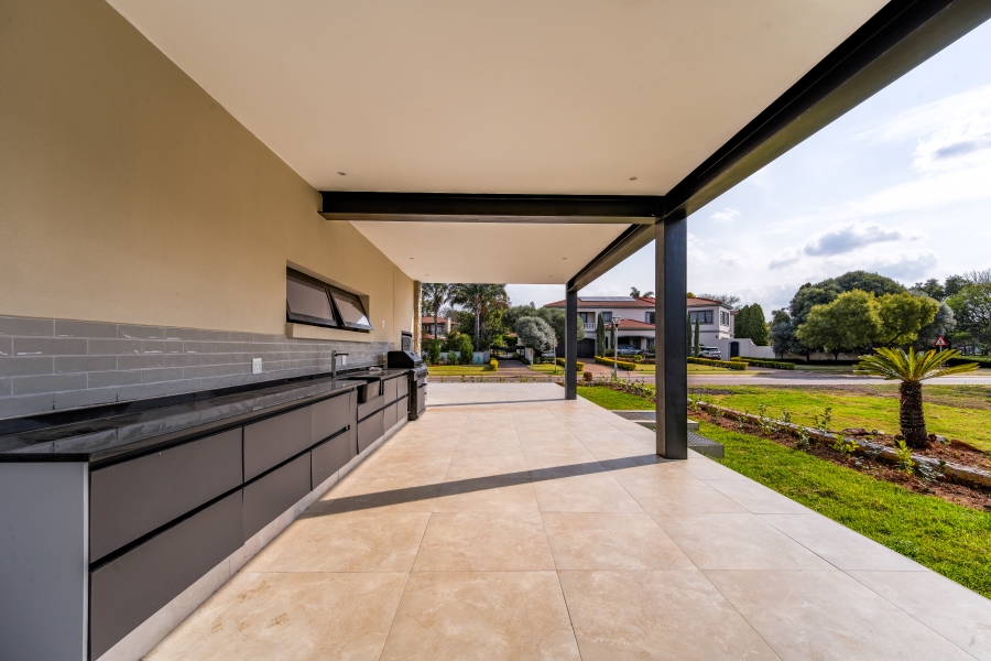 7 Bedroom Property for Sale in Woodhill Estate Gauteng