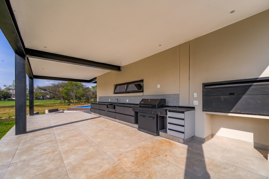 7 Bedroom Property for Sale in Woodhill Estate Gauteng