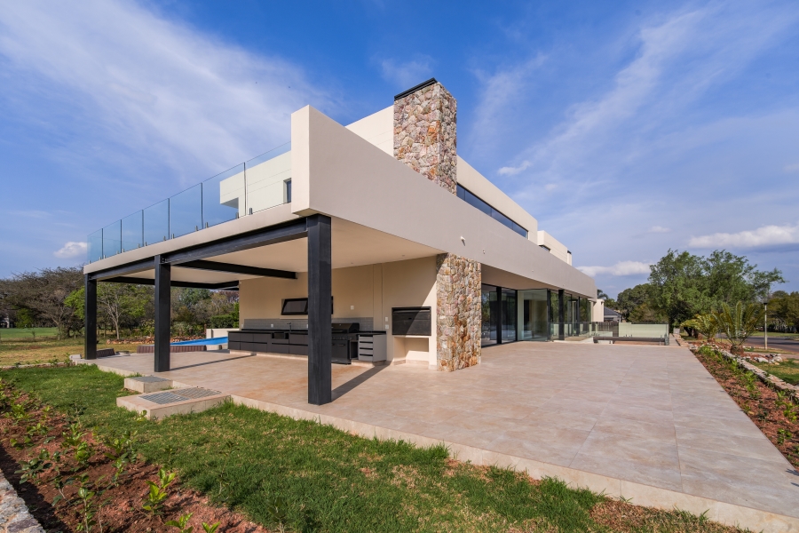 7 Bedroom Property for Sale in Woodhill Estate Gauteng