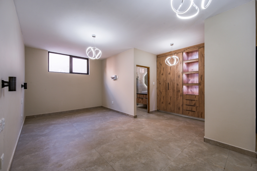 7 Bedroom Property for Sale in Woodhill Estate Gauteng