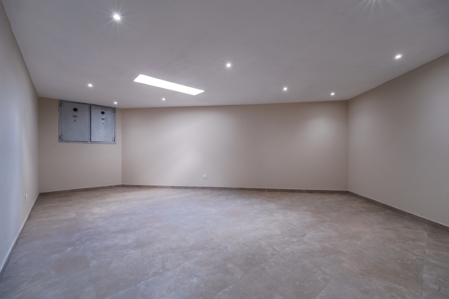 7 Bedroom Property for Sale in Woodhill Estate Gauteng