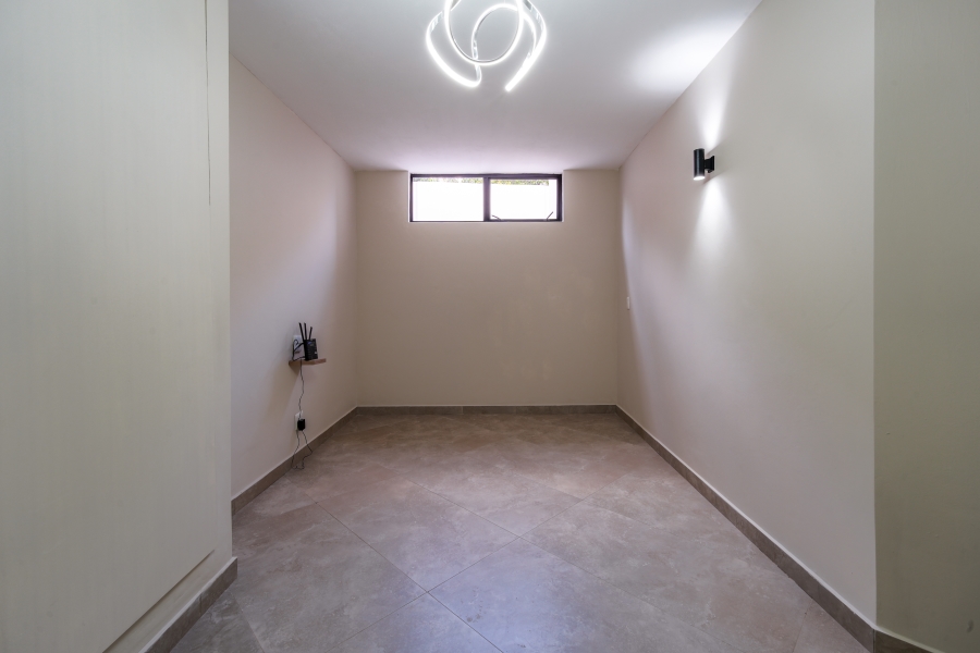 7 Bedroom Property for Sale in Woodhill Estate Gauteng