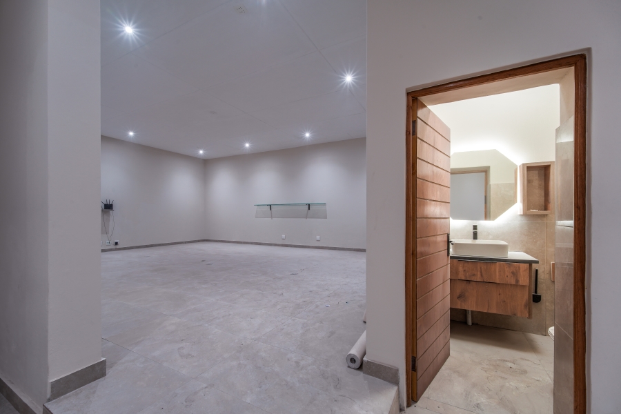 7 Bedroom Property for Sale in Woodhill Estate Gauteng